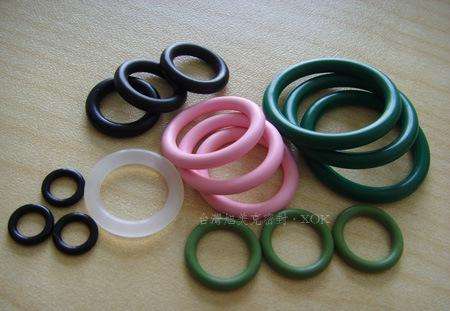 橡胶胶圈和定位块的使用规范(塑胶橡胶圈的应用所通过的压线孔处都需要用对应的装线护线套或塑)
